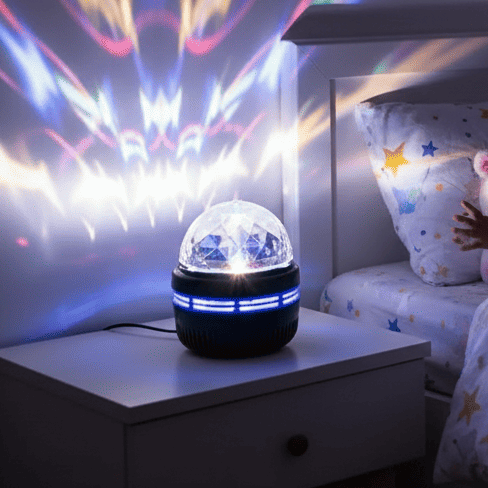 enfant avec veilleuse projection muestarlight