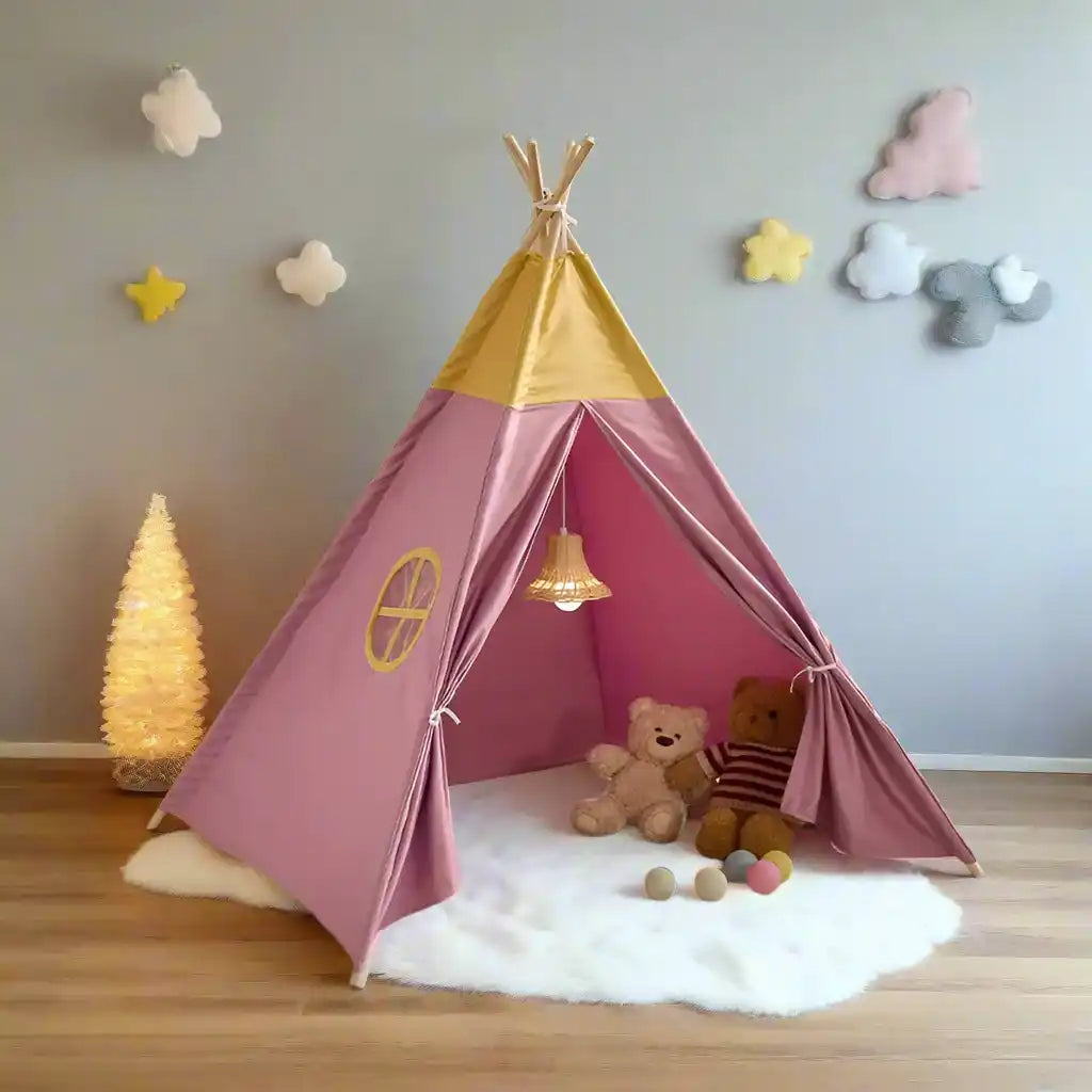 tipi pour enfant violet et jaune sur tapis a fourure