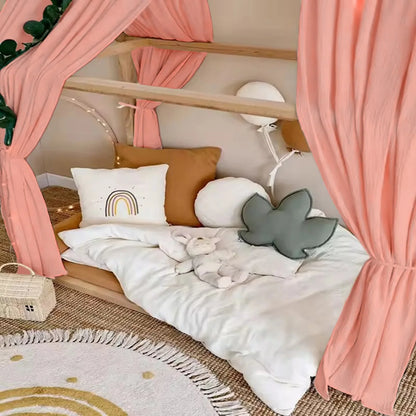 ciel de lit cabane rose saumon sur lit