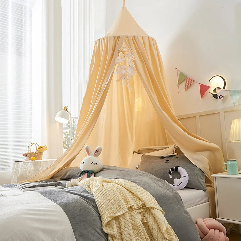 ciel de lit enfant  jaune moutarde en dome suspendu sur lit