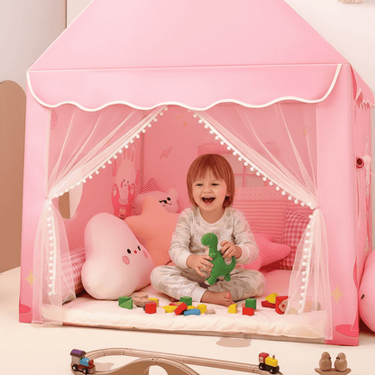 enfant dans cabane enfant intérieur rose indoortent