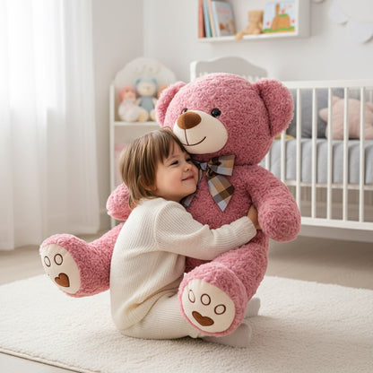 enfant de 5 ans avec ours en peluche géant violet muebearplush