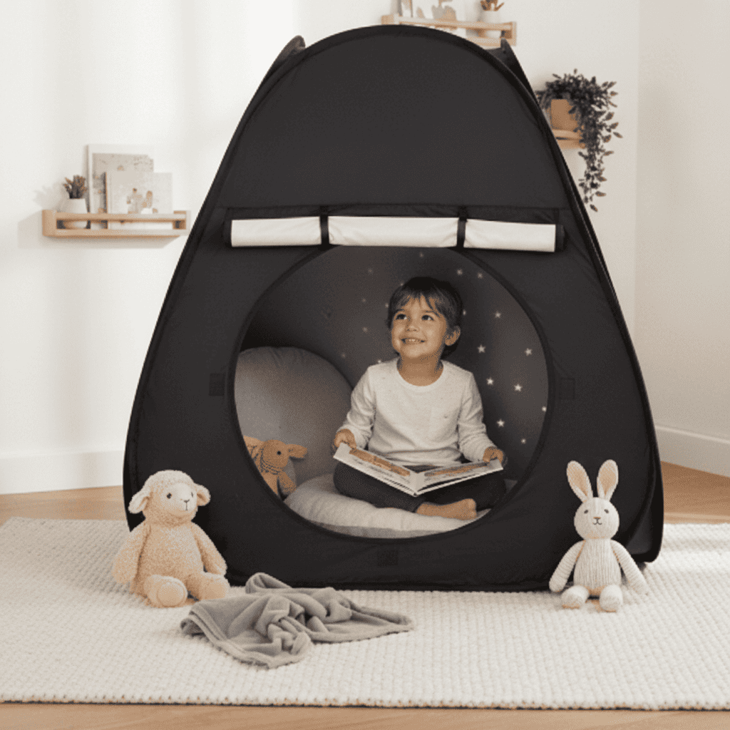 enfant souriant dans tente enfant sensorielle sa sensoritent