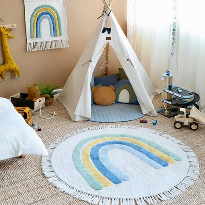 espace de jeu avec tapis arc en ciel bande bleue