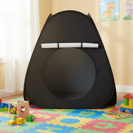 tente enfant sensorielle sensoritent sur tapis de jeu